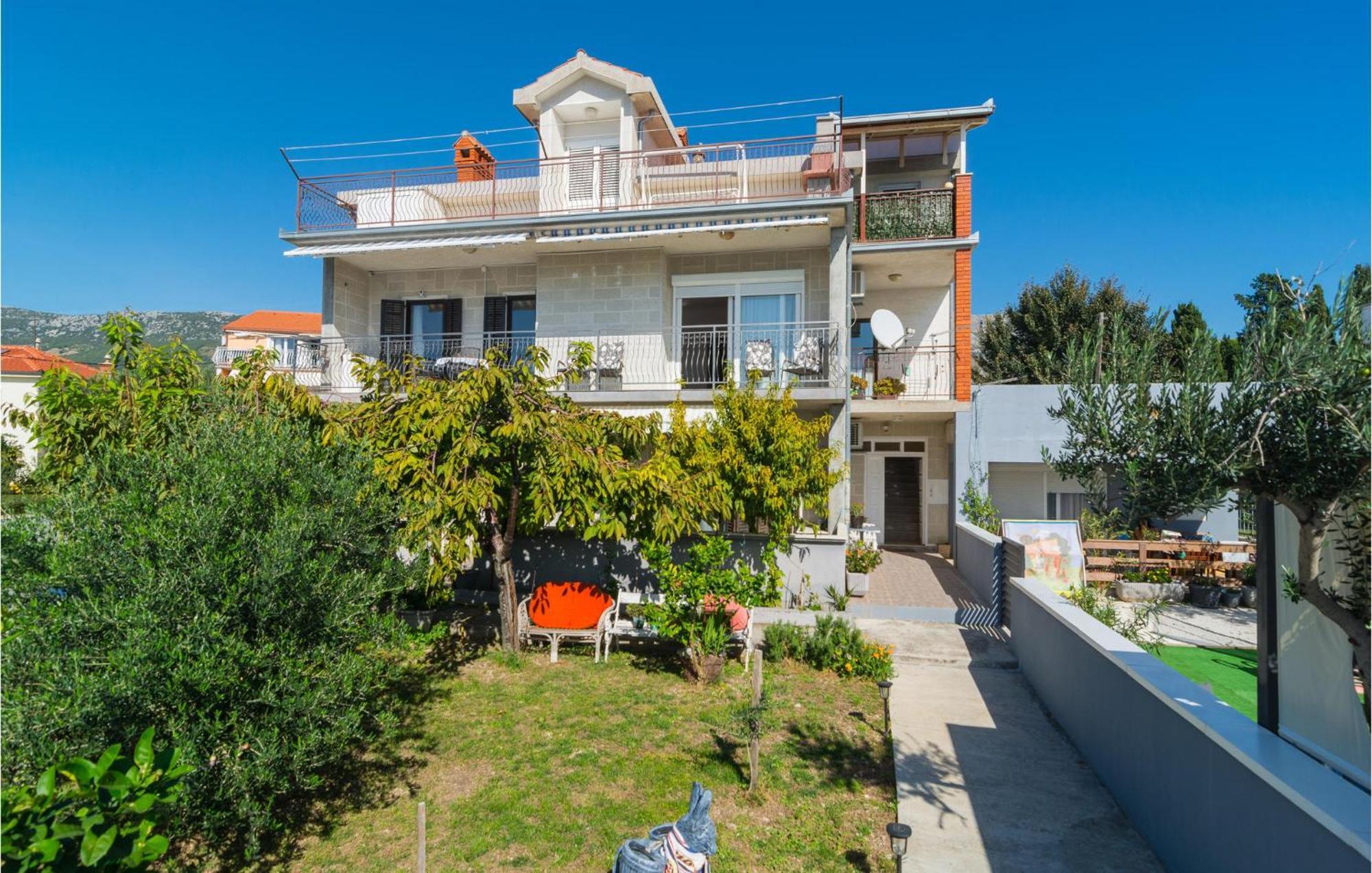 Appartement Stunning In Kastel Kambelovac